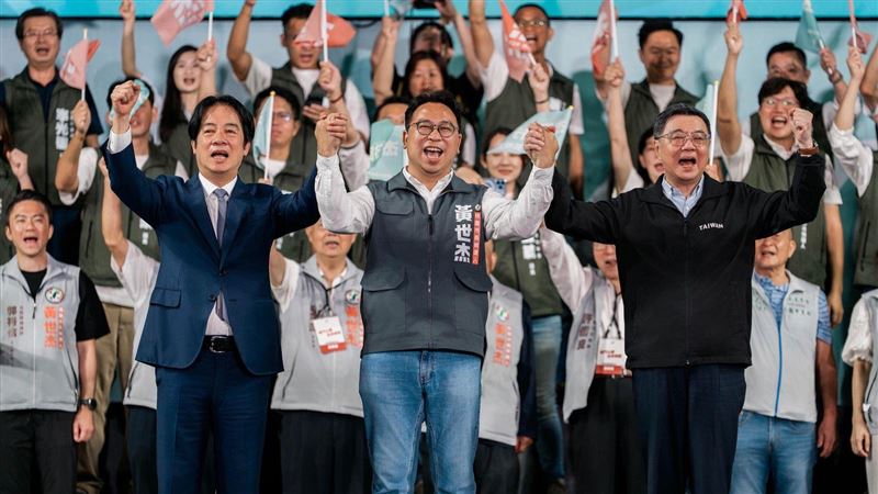 賴政府全明星隊　頻赴桃園帶旺黃世杰
