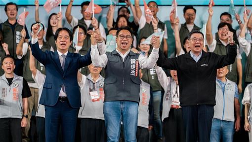 賴政府全明星隊　頻赴桃園帶旺黃世杰