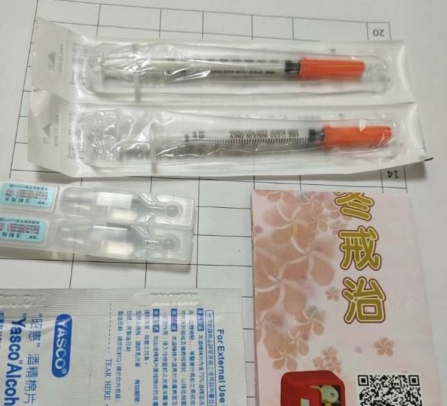 北市衛生局公布,目前北市共有34處藥局作為清潔針具衛教諮詢服務站,另設有19台清潔針具自動服務機。(示意圖/疾管署提供)