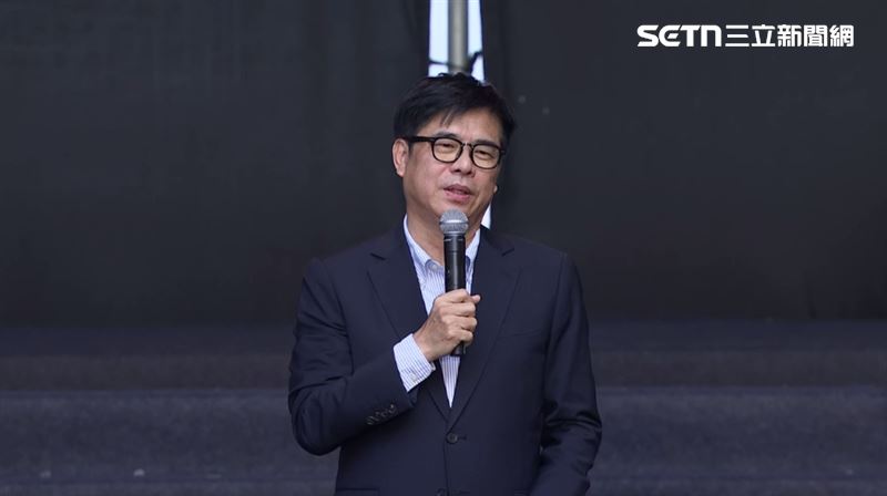 陳其邁表示,沈伯洋不會連自己是「市府毒品防治中心主任」都不知道,也不會把甘蔗丟在一旁。他也強調,選錯市長高雄人最清楚,台北不要像高雄一樣選錯人,還要投三次票才選出對的市長。(圖/翻攝畫面)