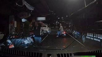 逃9年毒駕露餡　警緊追移工舉手投降就逮