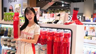 「小龍女」賴可好身材辣翻！粉近距離嗨翻