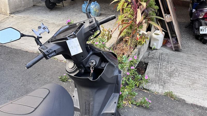 機車遭貼紙條恐嚇！又被放氣　台中女怒告