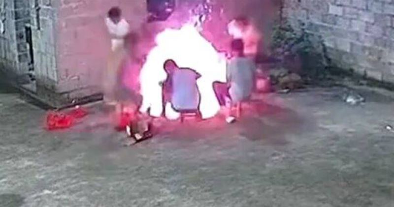 烤肉烤到地板炸了一家7口驚魂逃死劫。(圖/翻攝微博)