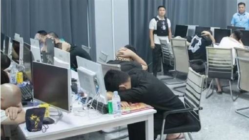 柬警破詐騙基地抓44人！3台人遭綑綁移送