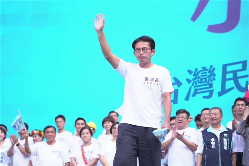 李四川板橋造勢黃國昌相挺，據悉，藍後續宣傳影片，部分將主打黃，以吸引小草票源。（圖／翻攝黃國昌臉書）