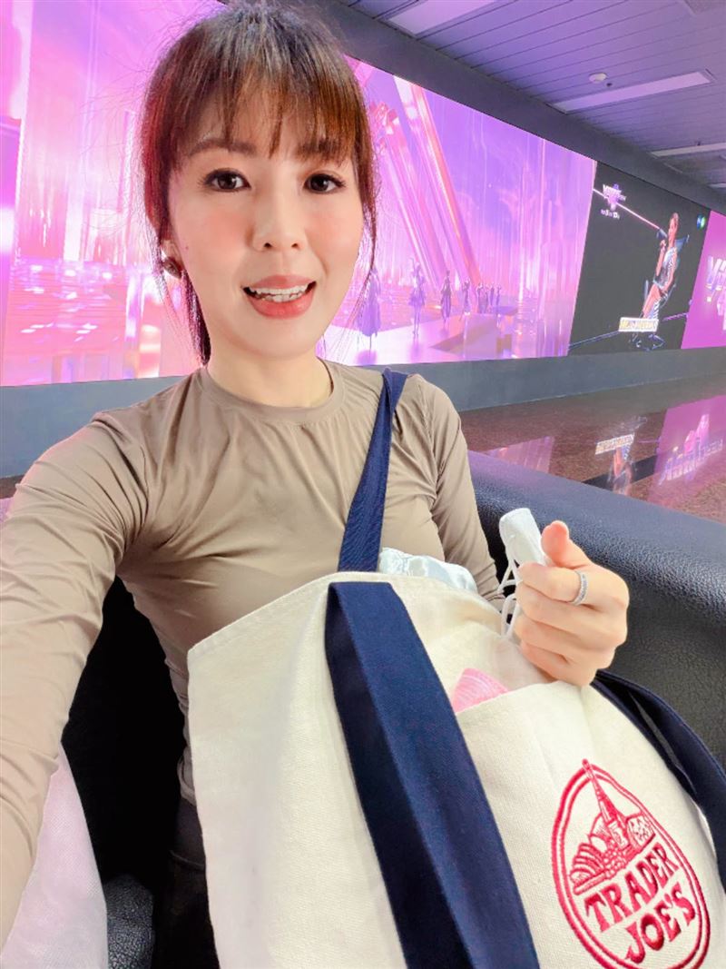 李怡貞律師說,只要蔣萬安繼續當選,台北市就會就會變成次級城市,次於上海次於北京,次於全世界。(圖/翻攝自李怡貞律師臉書)