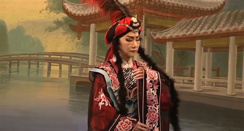 王秋冠曾演出《拿伯的葡萄園》。（圖／翻攝自YouTube-台灣歌仔戲班劇團頻道）