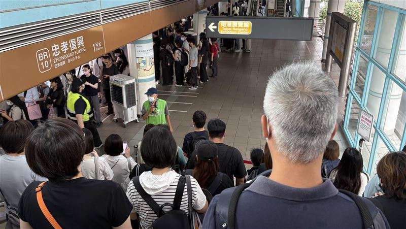 新／文湖又傳異常！列車突急煞卡軌道