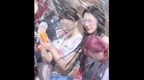 樂天女孩遭潑啤酒！粉絲曝光畫面怒喊提告