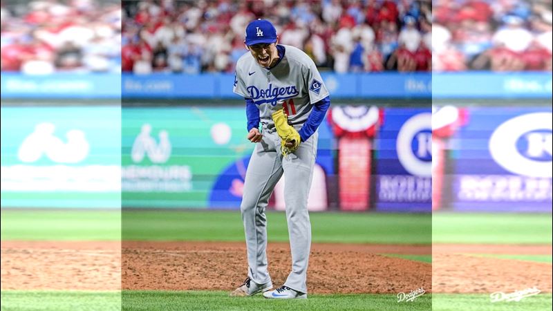 分區系列賽G2日籍投手佐佐木朗希中繼登板。(圖/翻攝自X平台 @MLB)