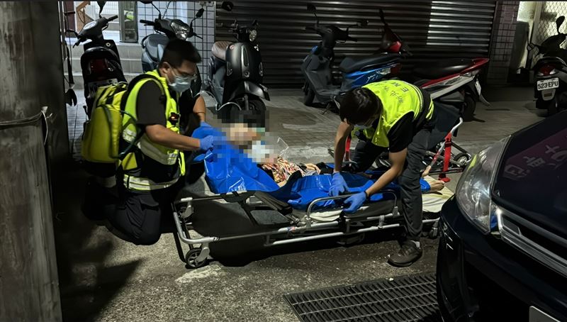 吳母送醫後傷重不治身亡。（圖／翻攝畫面）