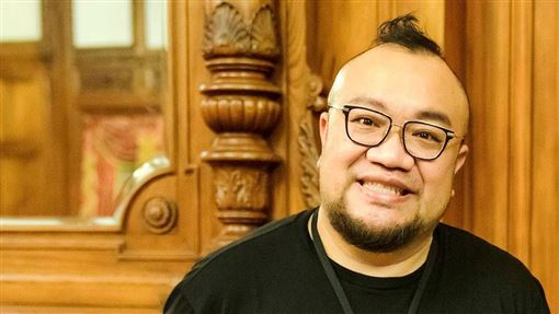 名導現身沈伯洋競總！嗨喊「像嘉年華」