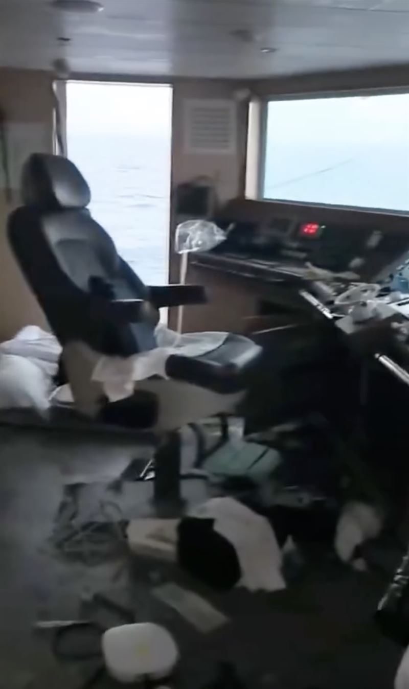 船長室也遭殃。(圖/翻攝自X)