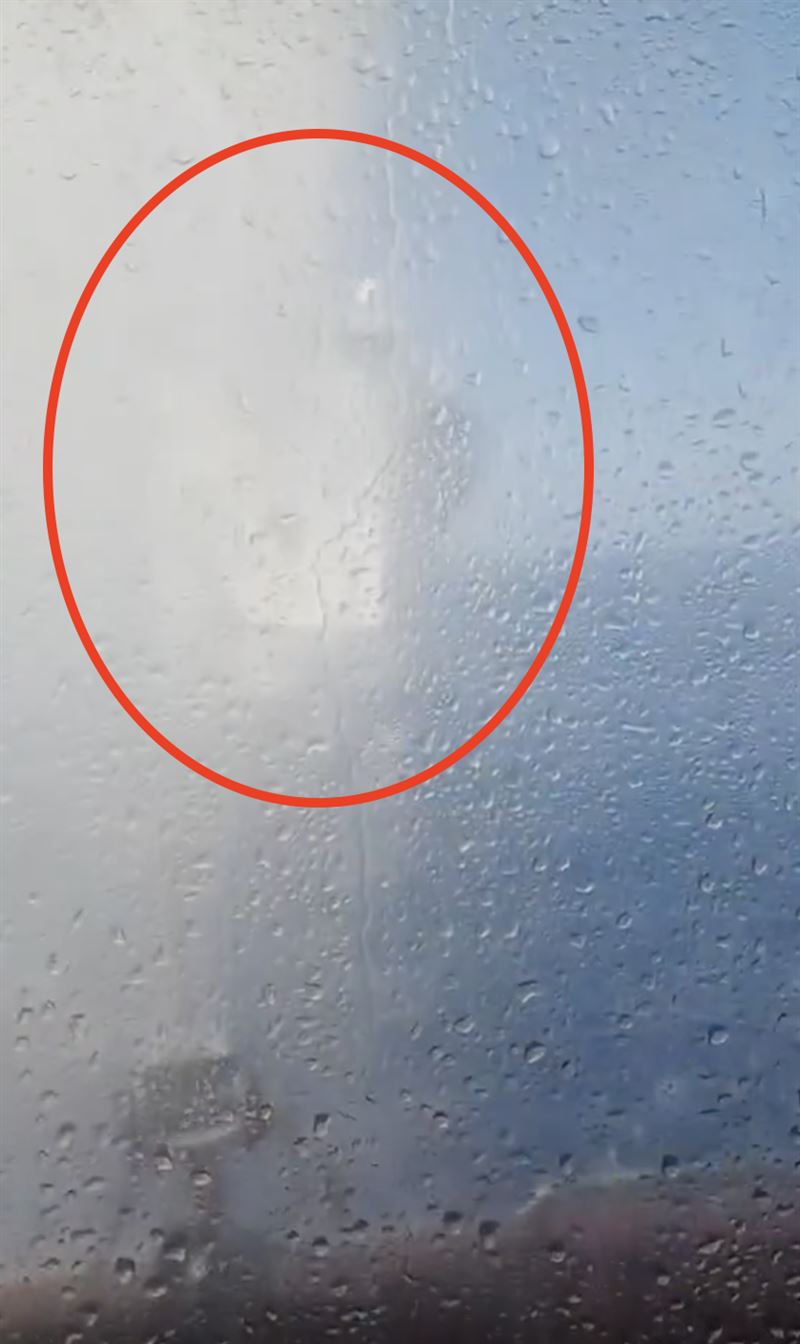 金鯊號一旁就是海巡署的雲林艦。(圖/翻攝自X)