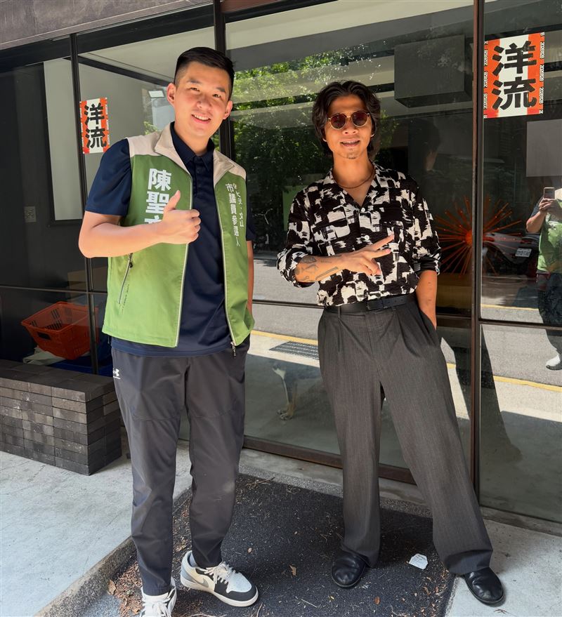 陳聖文曬出與陳時中兒子的合照。(圖/翻攝自陳聖文 臉書)