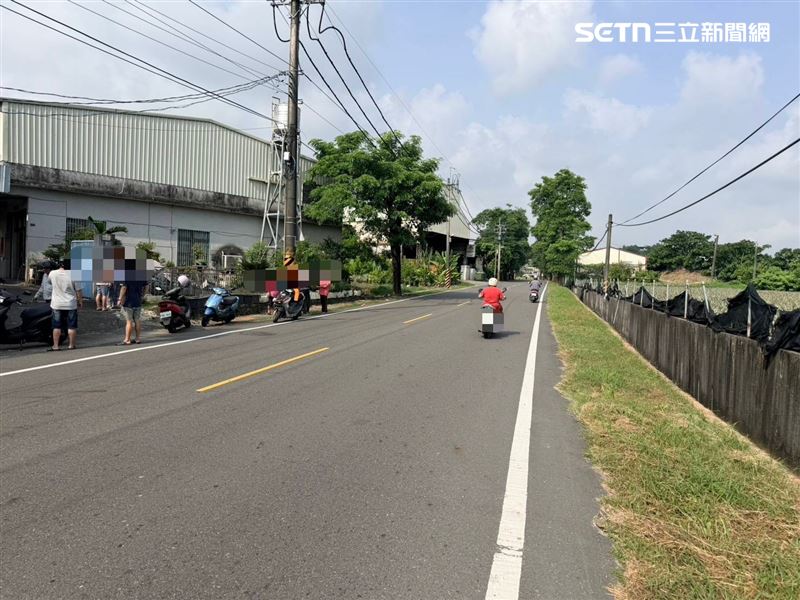 86歲高雄嬤行走遭撞慘死⋯貨車駕駛直接落跑！警逮人「一次帶回3個」。（圖／翻攝畫面）