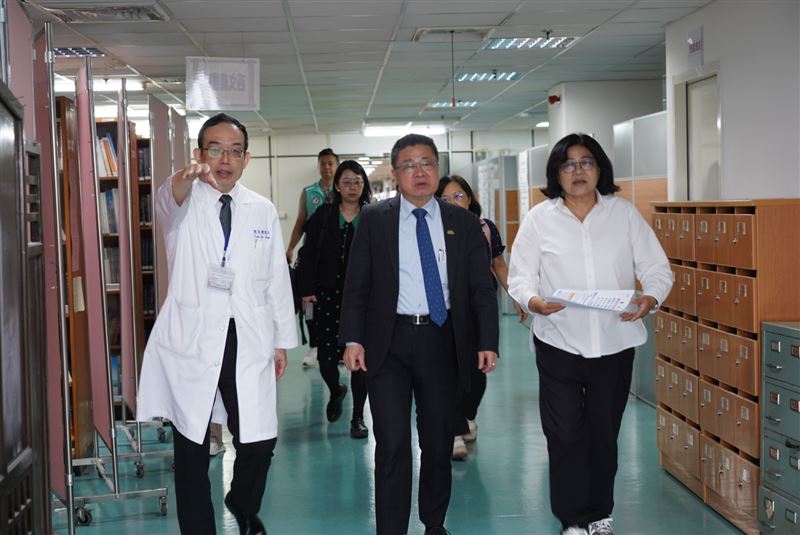 王美惠先前爭取18億經費在部立嘉義醫院興建長照大樓，獲得衛福部支持，她也拋出放寬居安補助適用，讓長輩不受限制都能依照實際需求申請。（圖／王美惠辦公室提供）