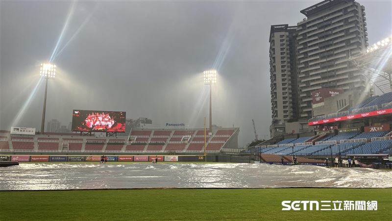 雨勢攪局延賽　樂天富邦消化試合明天再戰