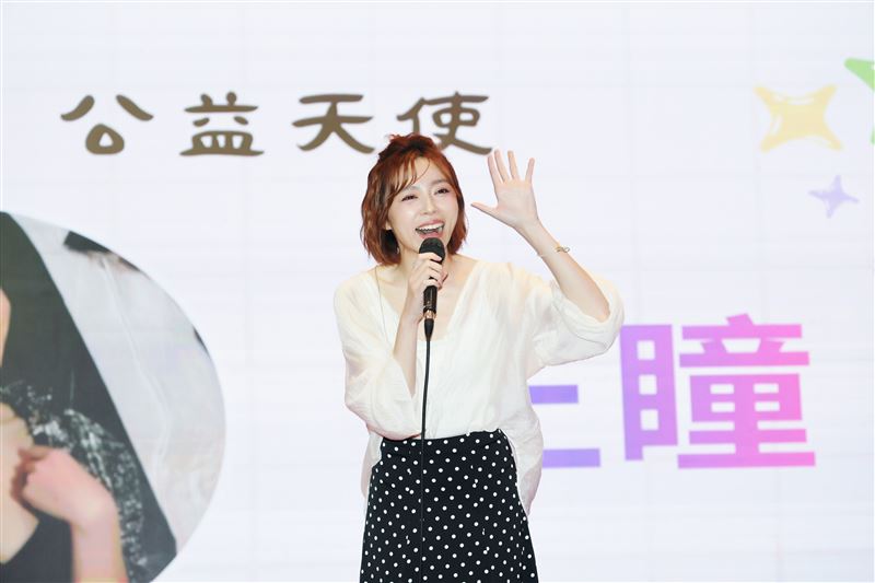 台灣愛與希望國際關懷協會。王瞳、班鐵翔、孟慶而、蘿莉塔、ECHO李昶俊。(圖/台灣愛與希望國際關懷協會提供)