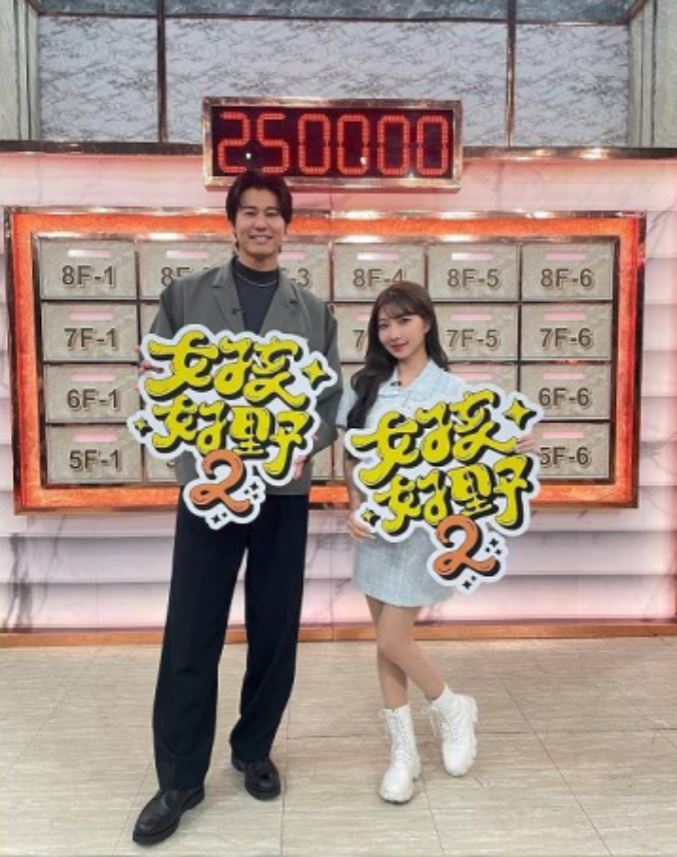 一粒(右)與風田(左)為宣傳《女孩好野2》到節目《全民星攻略》。(圖/東森綜合台提供)