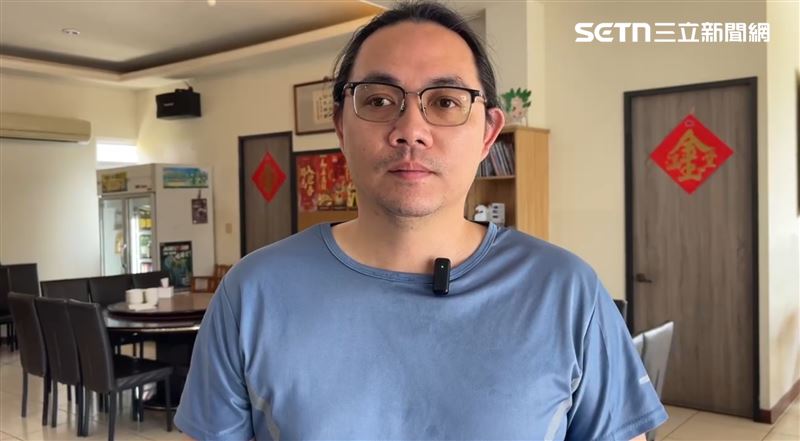 東石魚市場承銷人許貿捷懷疑是螃蟹病變造成。(圖/記者廖國雄攝影)