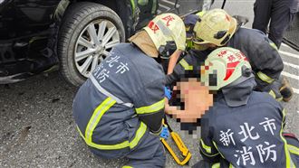 新／新北重大事故　騎士卡車底無生命跡象
