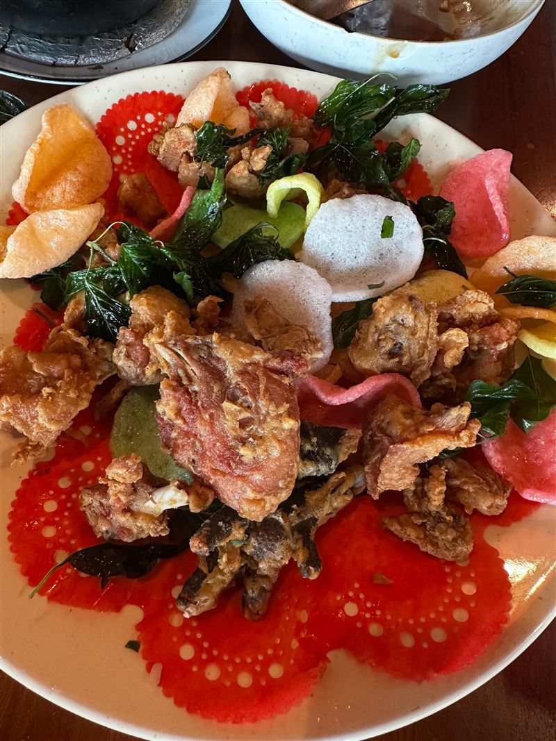 消費者到屏東三地門餐廳用餐,質疑豆乳雞使用部位「骨多肉少」。(圖/翻攝自Threads @ chen___17)