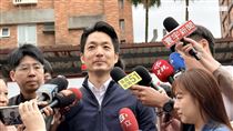 國慶驚見生生喝鮮乳專區　網紅酸爆蔣萬安