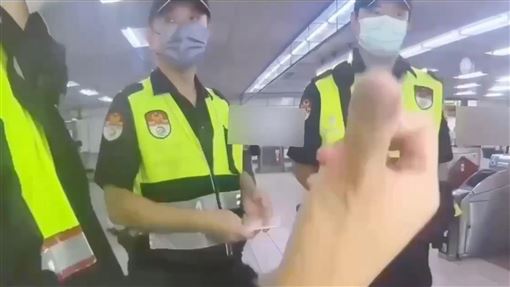 北捷遭潑不明液體！她一摸濕濕的急報警