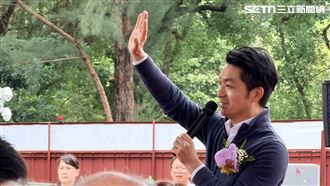 蔣萬安時裝週從沒缺席挨轟：哪門子市長？