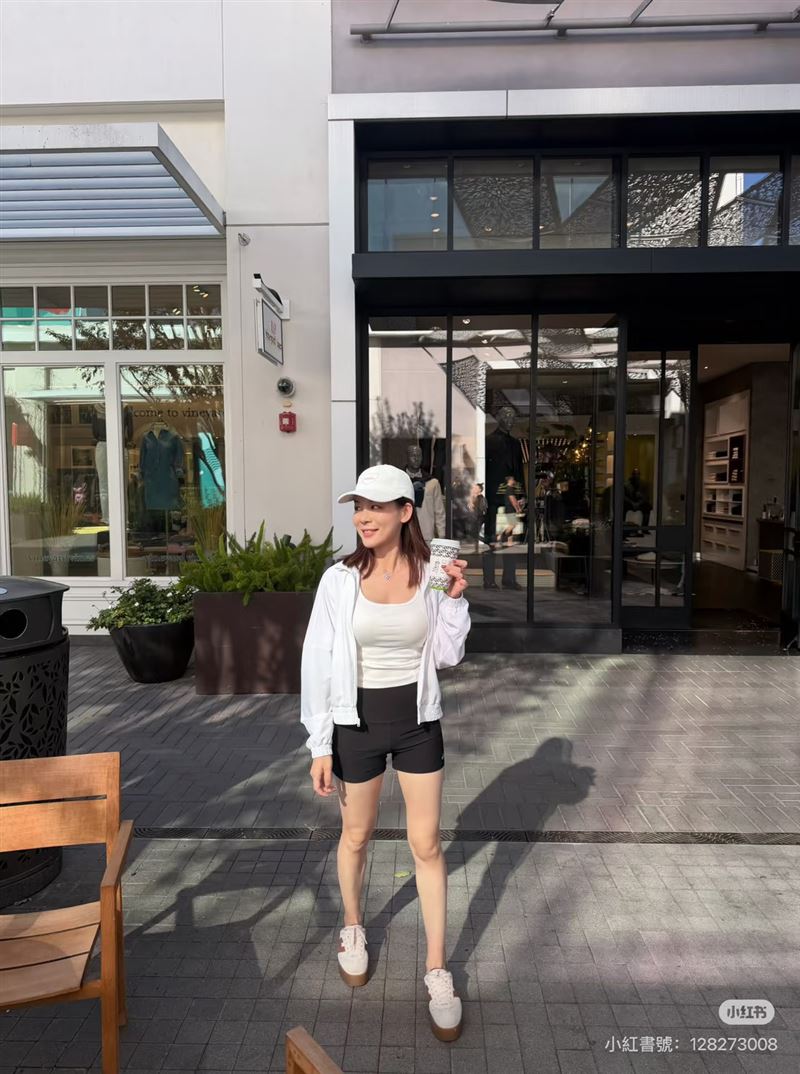 張婉瑩在美國日子過得相當滋潤,連鄰居都曾起疑,社群更放滿出遊度假照。(圖/翻攝小紅書)