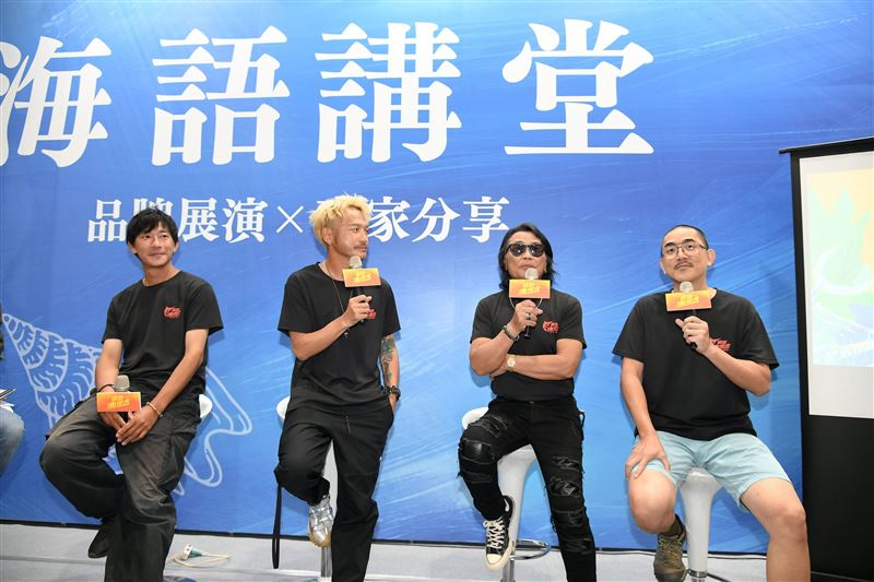 海鮮料理達人ELI、沈文程、KID(林柏昇)與節目製作人江政穎大談鏡頭內外的搏魚祕辛。(圖/三立提供)