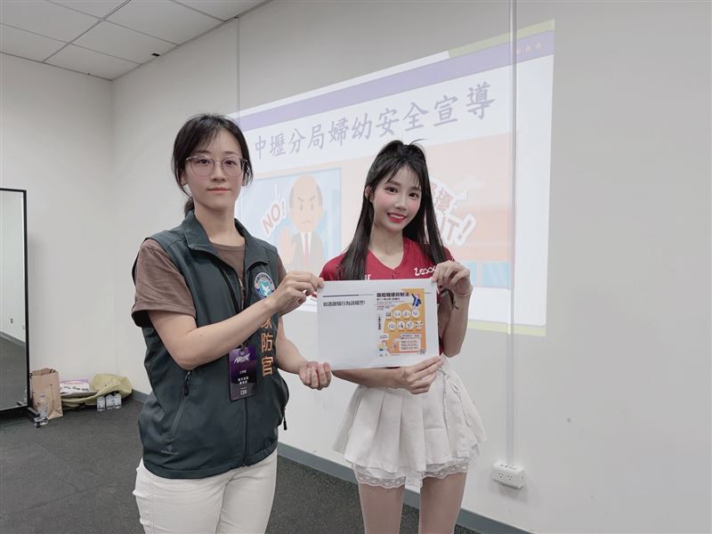 樂天女孩筠熹（右）參加宣導