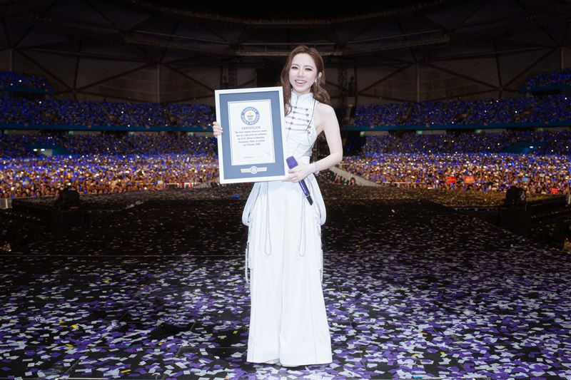 鄧紫棋「I AM GLORIA」共演唱182場,創下全球體育場演唱會女歌手最高紀錄。(圖/鄧紫棋工作室提供)