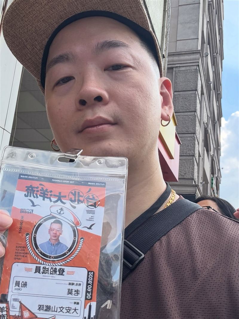 老莫(莫康笙)現身力挺沈伯洋。(圖/翻攝自老莫 ILL MO臉書)