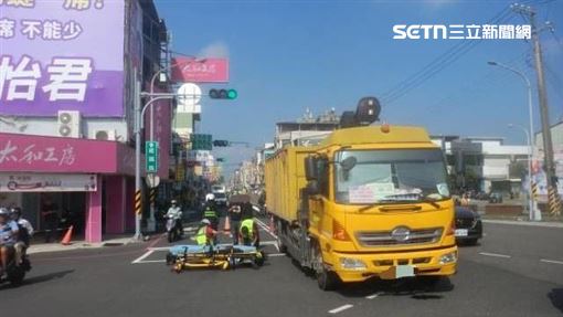 新／婦擦撞回收車「趴地不起」昏迷轉院