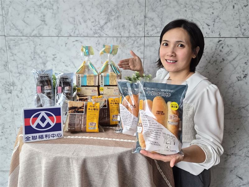 一口麵包讀一間書店!全聯READ BREAD首度攜手全台31家獨立書店吐司、麵包換上聯名包裝。(圖/品牌業者提供)