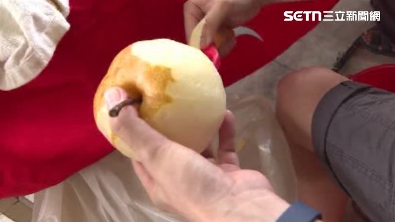 不少人吃梨子都會削皮。(圖/資料照)