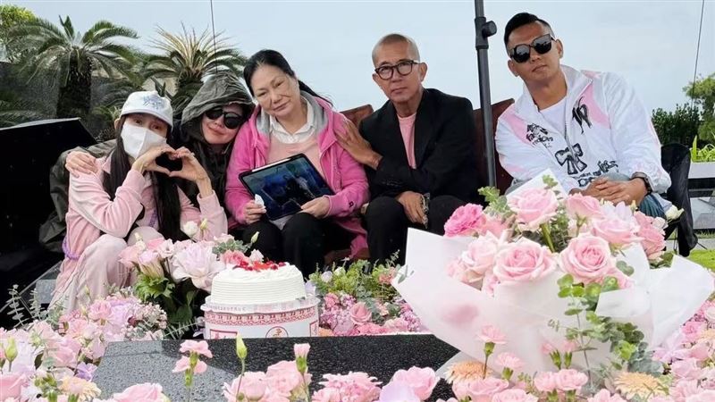 大S冥誕齊聚慶生　小S：明年我就比她大了