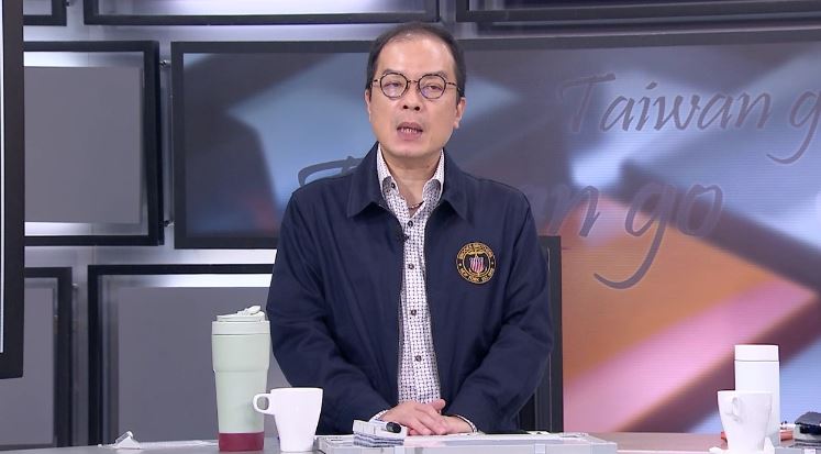 資深媒體人鍾年晃今(6)日在三立政論節目《前進新台灣》分析,蔡康永現身沈伯洋競選總部成立大會引發的破圈效應。(圖/翻攝畫面)