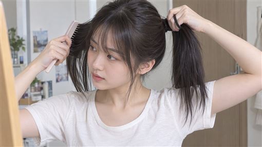 常綁馬尾恐禿頭？「4習慣」害髮際線後退