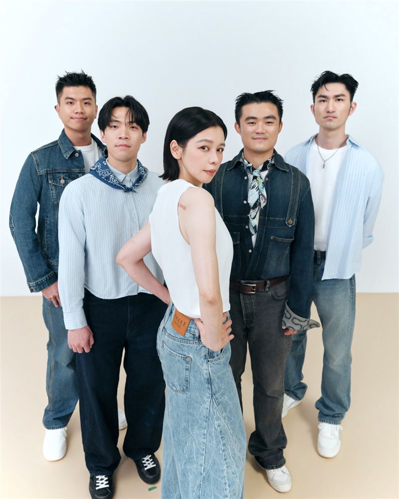 徐若瑄首度展露背部8公分長疤痕。（圖／羅慧夫顱顏基金會《看見改變》攝影展覽提供）