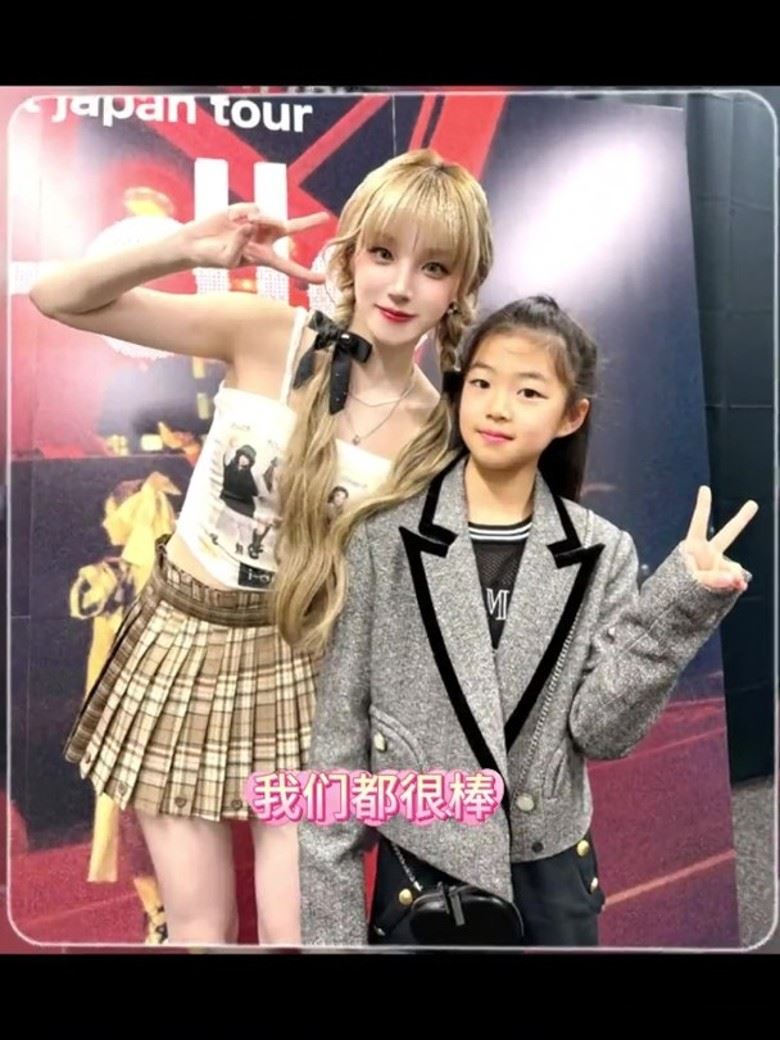 章子怡的女兒醒醒本身就是i-dle粉絲。(圖/翻攝自微博)