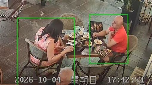 吃霸王餐新招？大馬男疑自拔胸毛放進餐點