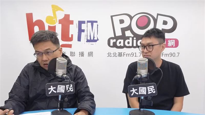 戴祺修(右)對藍營選情釋出高度悲觀訊號,爆料「老王」承認高雄已落後逾一成、新北造勢冷清,基隆差距也大幅縮小。(圖/翻攝自hitfm YouTube)