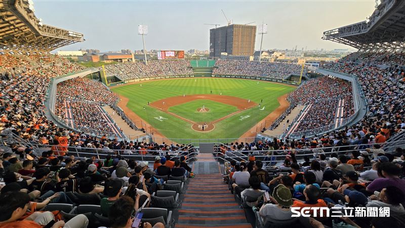 中華職棒 37 年例行賽程圓滿落幕,全年總進場人數高達 3,907,736 人次,總場均更創下 10,855 人的傲人紀錄。(圖/記者劉彥池攝影)