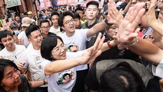 沈伯洋、蘇巧慧「洋流慧聚」到三峽老街商圈掃街（圖／蘇巧慧競辦提供） 
