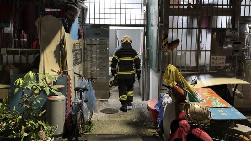 台北市消防局獲報後趕抵現場,所幸現場並未有人員受傷。(圖/翻攝畫面)
