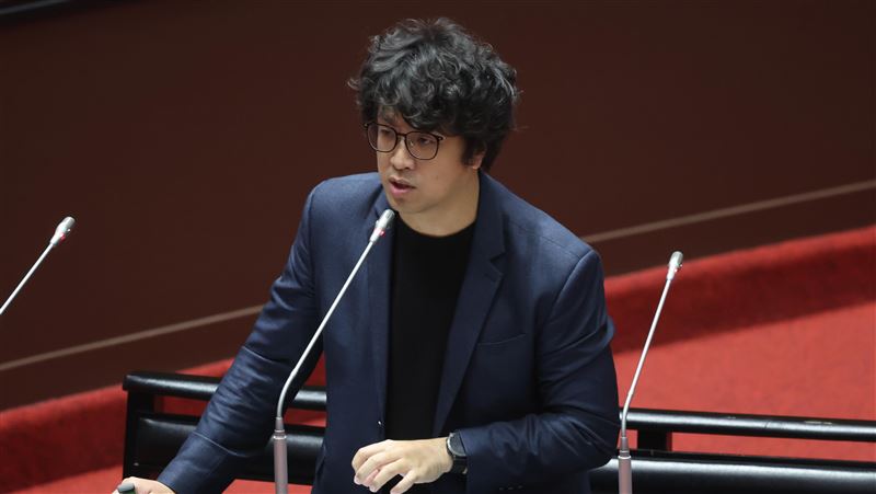 自製沈伯洋質詢逐字稿　北市醫爆被查水表